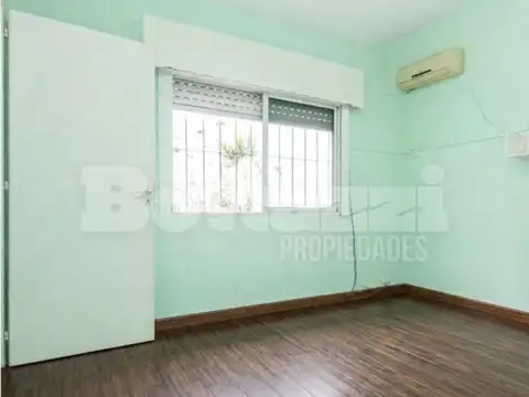 PH Interno con ärea verde en Banfield Este