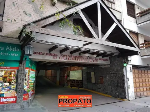 Cochera fija cubierta ubicada en un 5° piso de un edificio de cocheras con acceso por rampa fija!