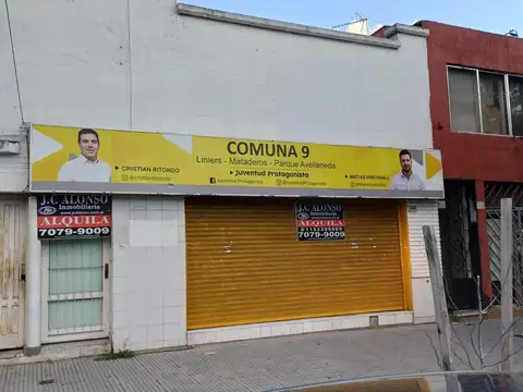 Local de 90² con depósito, ambiente en 1° piso y patio