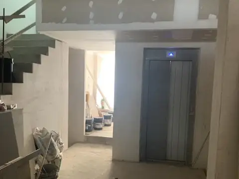 Jose J Araujo 100, Piso 2