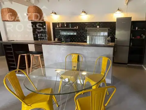 Casa 5 ambientes con 3 baños