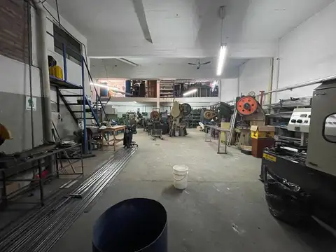 Galpon en Venta 17  mts Fondo