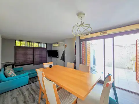 Casa 4 ambientes con 2 baños