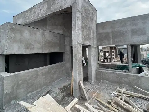 Casa en Venta a Estrenar B° La Luisa