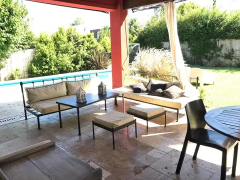 Casa en Venta con 3 cocheras