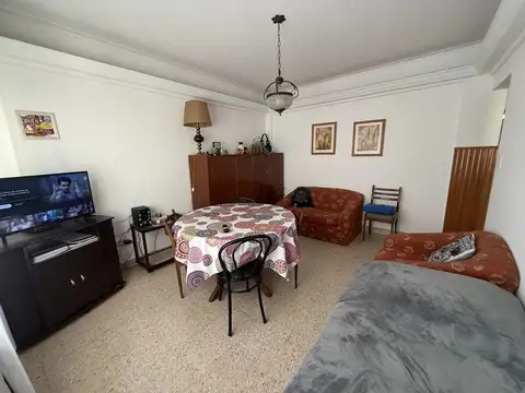 Departamento dos ambientes con cochera