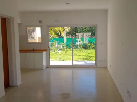 Casa 3 ambientes con 1 baño