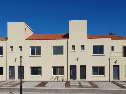 Casa en DUPLEX TIPO CASA  3 AMB.CON JARDIN A ESTRENAR BO. LA ANGELICA PILAR