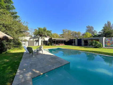 Casa en Venta con 1 cochera