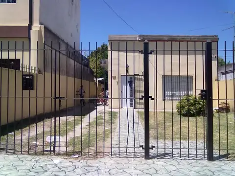 Dos casas en mismo lote ideal para inversores