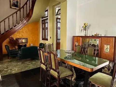 Casa 6 ambientes con 2 baños