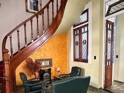 Imponente casa de estilo 6 amb c/ jardin y cochera