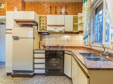 Casa en Venta con 3 cocheras