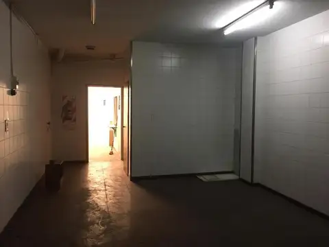Excelente Deposito en VENTA con Local al frente