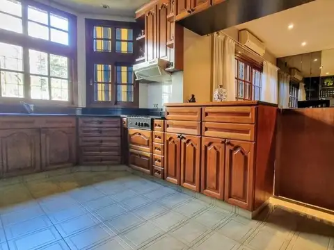 Casa 5 ambientes con 2 baños
