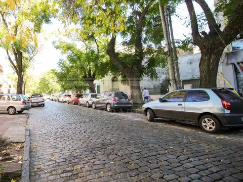 3 de Febrero 24 entre Avenida Centenario y Moreno