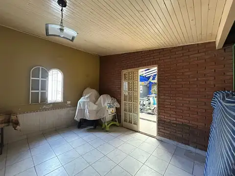 CASA EN VENTA CON PARQUE - TOLOSA LA PLATA