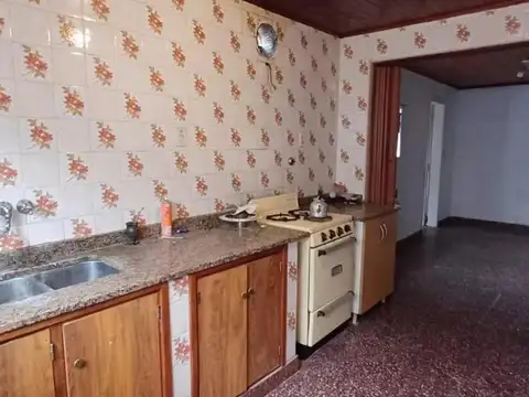 Casa en venta - 2 Dormitorios 2 Baños - 249Mts2 - Azul