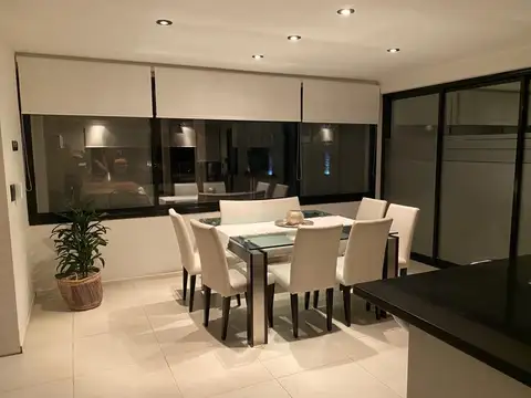 Casa 8 ambientes con 3 baños