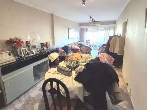 FLORES: Venta Super Luminoso Semipiso 3 ambientes con balcón