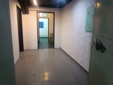 Oficina 16 ambientes con 3 baños