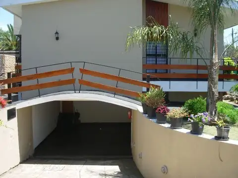 Casa en Venta con 5 cocheras