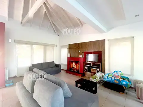 Casa en Venta con 2 cocheras