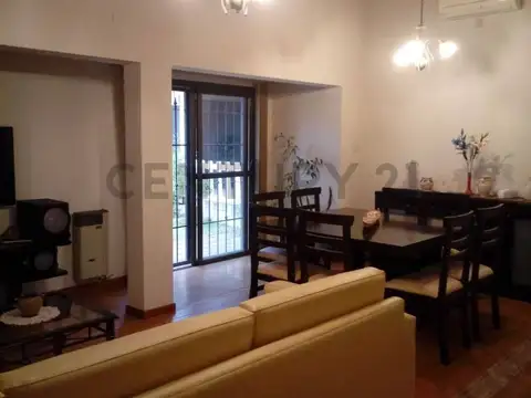 Alquiler casa en esquina zona Dorrego Guaymallén