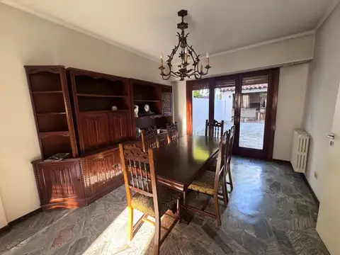 Casa 4 ambientes patio cochera depto Bernal Centro