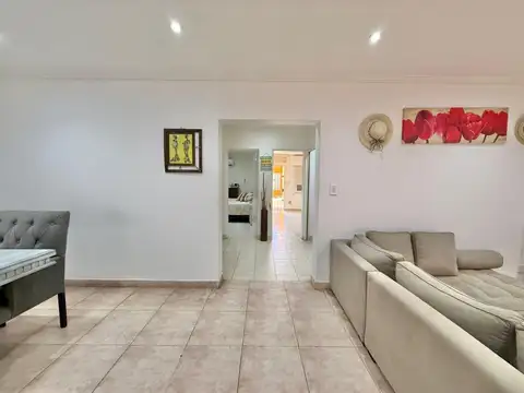 Casa en Venta con 4 cocheras