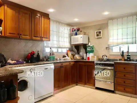 Casa 4 ambientes con 2 baños