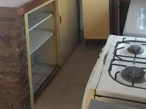 Casa 6 ambientes con 2 baños