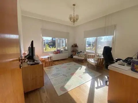 Casa de categoría en Santa Guadalupe sobre lote interno