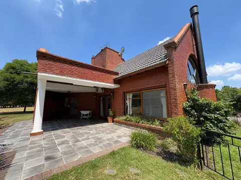 Casa 6 ambientes con 2 baños