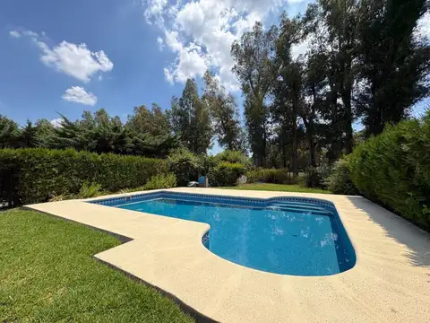 Casa en Alquiler en Country El Paraíso, USD 1.200