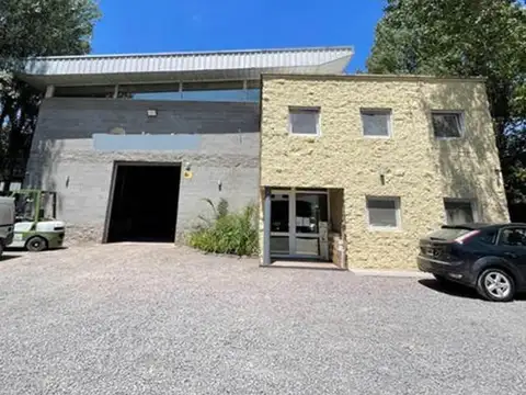 Venta con renta. Excelente Depósito con oficinas - Area de Promoción El Triángulo