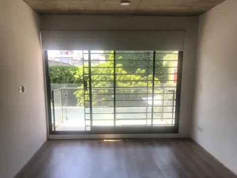 EXCELENTE MONOAMBIENTE CON BALCÓN
