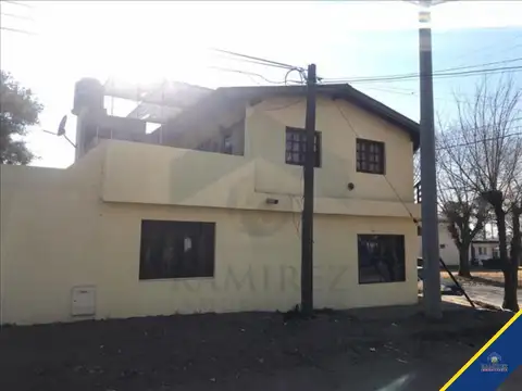 EN VENTA LOCAL Y DEPTO