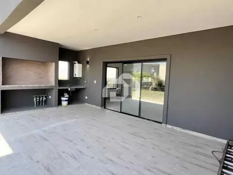 Casa en Venta en Pilar del Este - San Ramon, USD 195.000