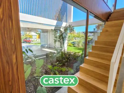Casa de categoría en venta en Terralagos Canning Ezeiza