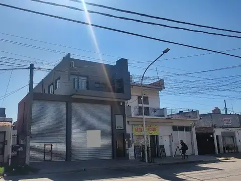 GALPÓN CON 2 NAVES Y 2 DPTO 2AMB EN VENTA DEL VISO