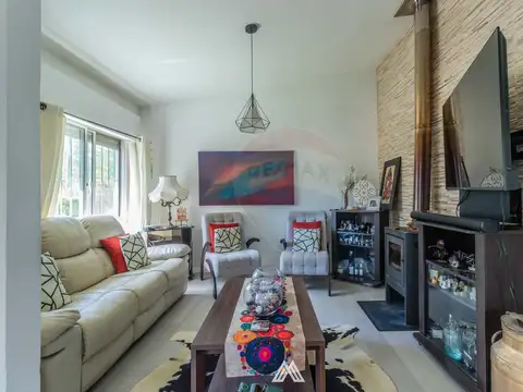 Casa 4 ambientes con 2 baños