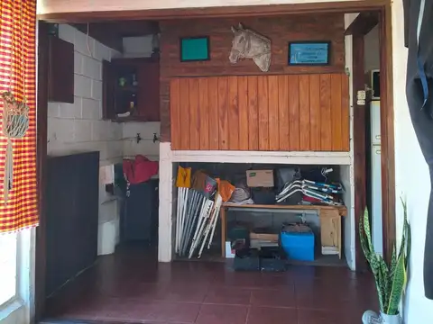 Casa 7 ambientes con 2 baños