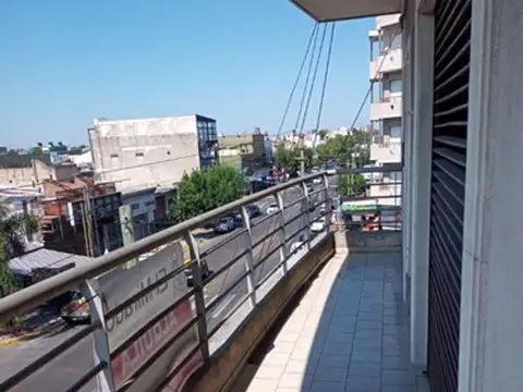 Av. Gral Enrique  Mosconi 343 , Piso 2