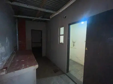 Local comercial sobre Alvear a la venta