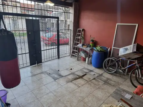 Casa 3 ambientes con 2 baños