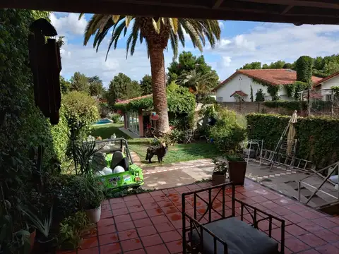 Casa en Venta con 3 cocheras