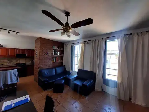 RETASADA | VENTA – Amplia Casa en Planta Alta 3 Dormit