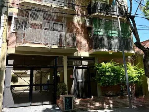 Excelente depto. en el centro de San fernando, cerca de todo. 2 ambientes con 2 balcones