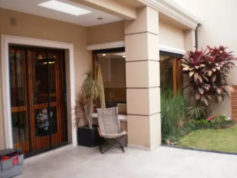 Lujosa casa en Quilmes Residencial Centro